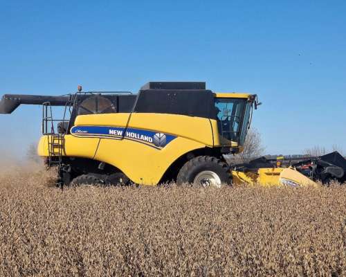 New Holland CR 5080, Cabezal Sojero 25, Poco USO (4x2, 2014)