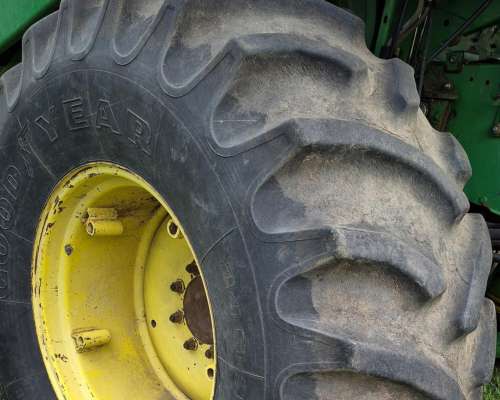 John Deere 1450 con Plataforma de 23 Pies