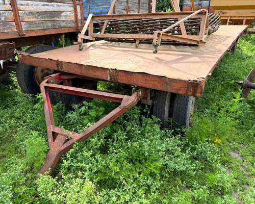 Acoplado Playo de 7,40x2,50 con Barandas Volcables