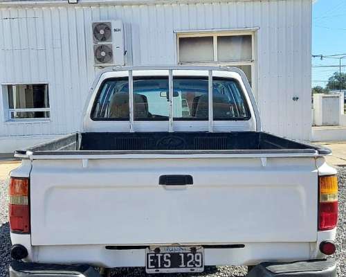 Toyota Hilux DX 3.8 DC 4X2