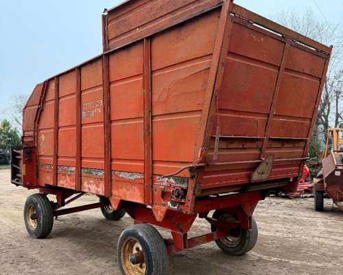 Carro Forrajero Mainero B 4330 de 12 M3 con Acarreador