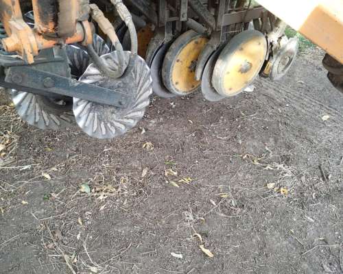 Vendo Sembradora de 27 a 19 Dumaire