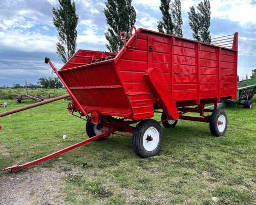 Carro Forrajero con Descarga Lateral y Trasera