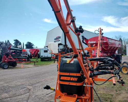 Pulverizador Jacto de 600 L, Barras 14 M, Levante 3 Puntos