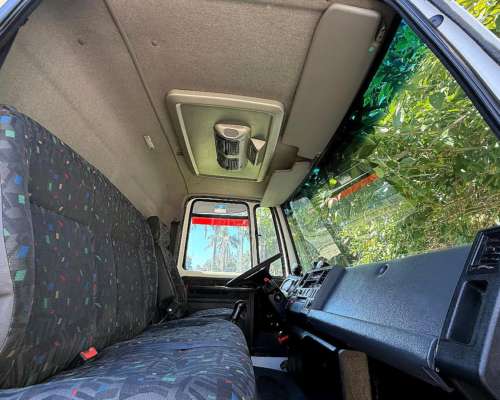 Ford Cargo 1317 con Tolva Thanos