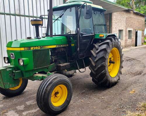 Tractor John Deere 2140