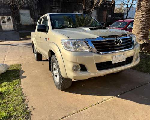 Toyota Hilux 4X2 SR DC 3.0 2013 245mil km