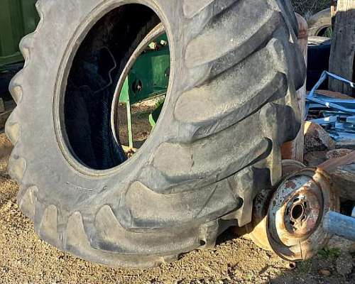 Massey Ferguson 1095, con Desmalezadora de Arrastre de 1,5 M