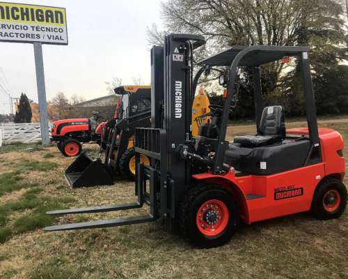 Autoelevador 0km Michigan 2.5 TN Torre Triple. Disponible