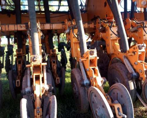 Sembradora Agrometal 2012 de 31 a 21 Alfalfero- Control Agro