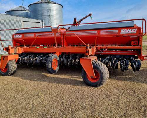 Sembradora Tanzi 6750 de 36 Lineas a 17,5 cm