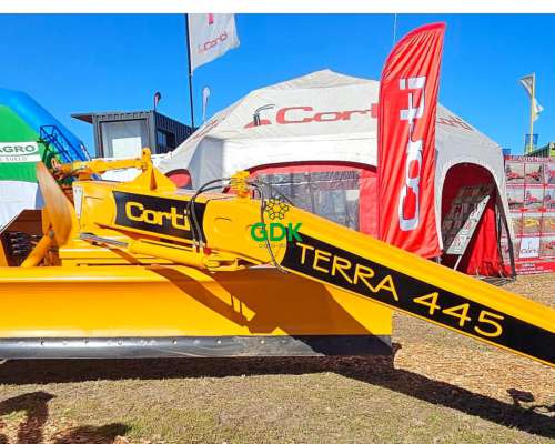 Niveladora de Arrastre Terra M 445 2 Ruedas 5 Cil. - Corti