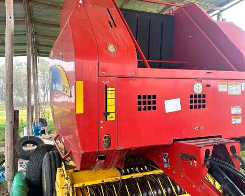 Rotoenfardadora New Holland BR7070