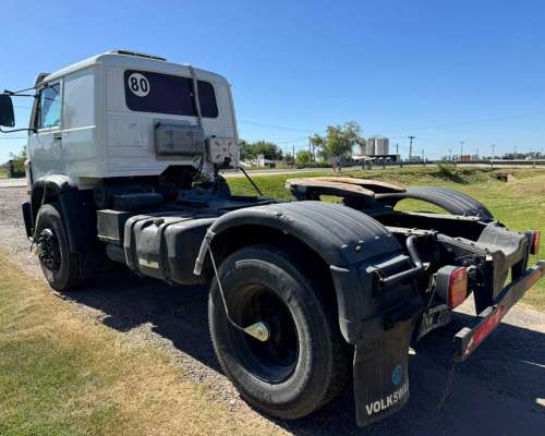 Volkswagen 17220 Tractor 2010