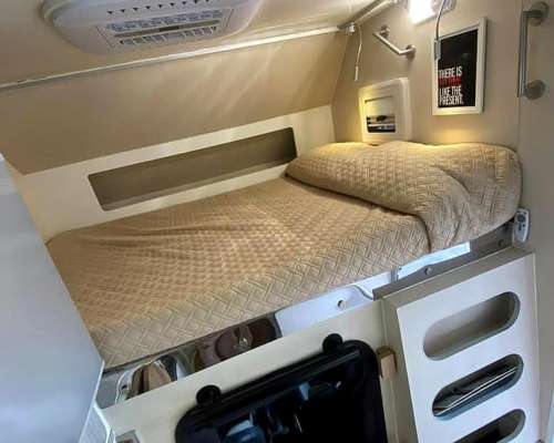 Vdo Toyota Hilux 4X4 DX 2.4 TD 2023 con Camper Carrozados RF