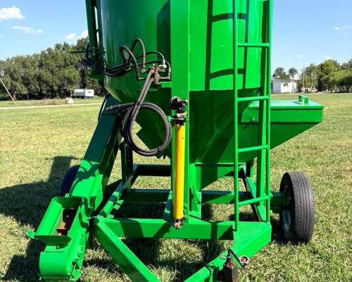 Inoculador Tecnocar Semi Nuevo de 1.800 Kg Hidraulico