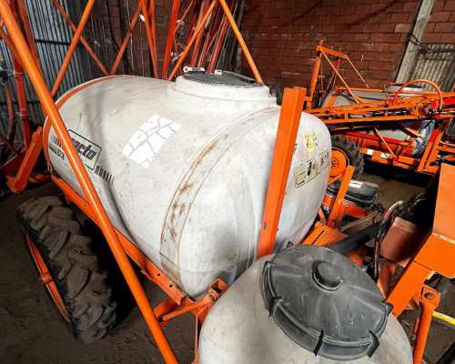 Pulverizadora Jacto AD18 2000 Litros