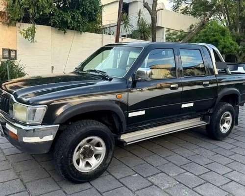 Toyota Hilux SRV Motor 3.0 4X4 año 2003 Valor 9
