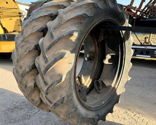 Cubiertas con Llantas 15,5 - 38 para Tractor Fiat.