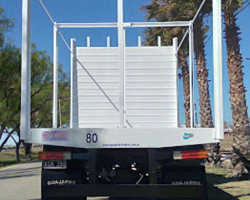 Carroceria Playa con Buche Sobre Cabina