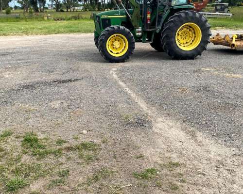 Tractor John Deere 5705