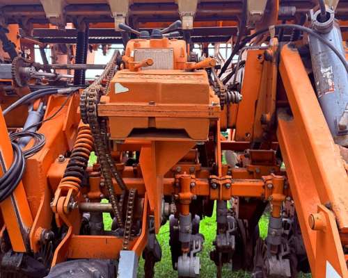 Sembradora Agrometal MSX 33 Lineas a 21 CM.