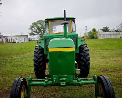 Tractor John Deere 3530. Impecable