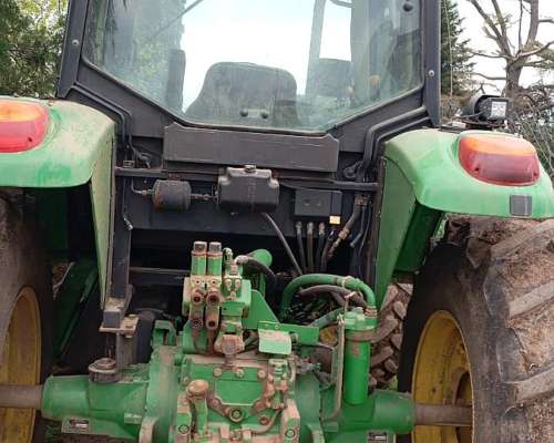 Tractor John Deere 6125. año 2011.