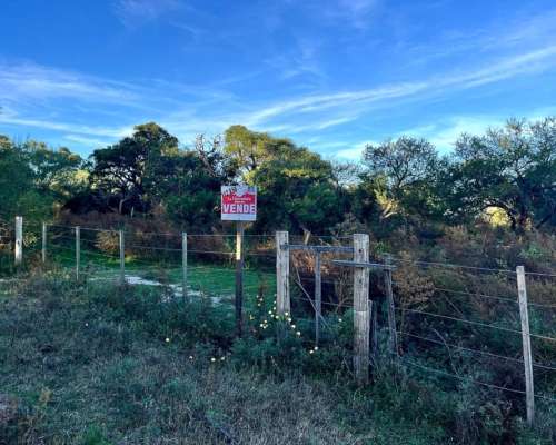 Arocena. Lote en Venta. Frente Laguna