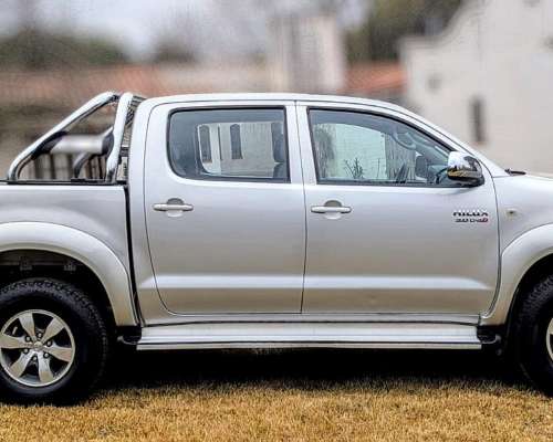 Toyota Hilux 4X4 Cabina Doble SRV 3.0 TDI