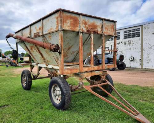 Tolva Semillas y Fertilizantes el Potrito.