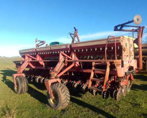 Sembradora Bertini 32.000 Combinada