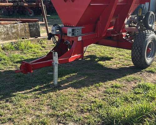 Fertilizadora Fertec F3000 con Cinta año 2011