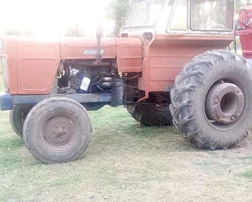 Tractor Fiat 700 e con Levante Hidráulico