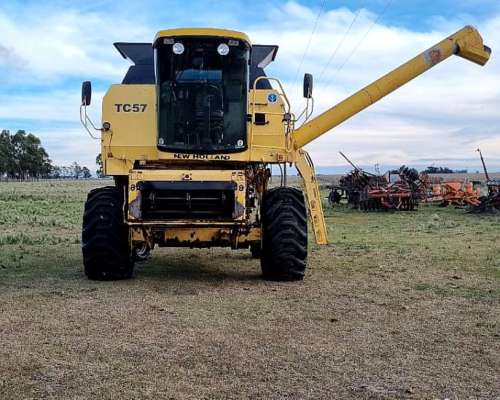 Cosechadora New Holland TC57 año 2005