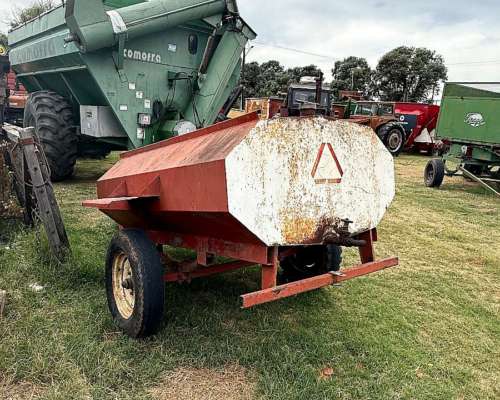 Acoplado Tanque de 1500 Litros