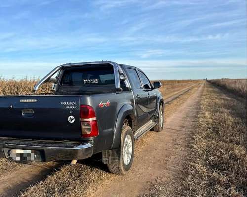 Vendo Toyota Hilux SRV 3.0 4X4 MT 2015