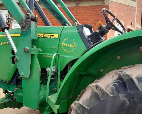Tractor John Deere 5082e