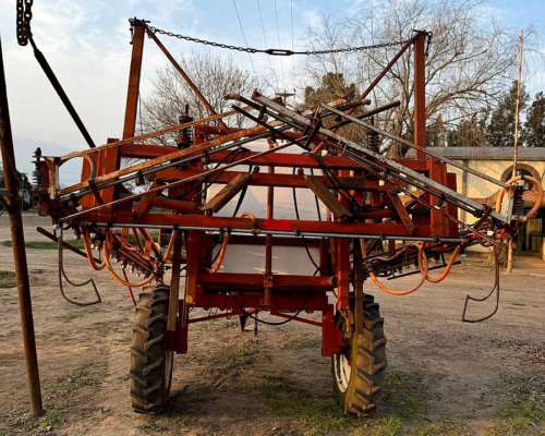 Pulverizador Cinal-for de 2000 Litros con Rodado Fino