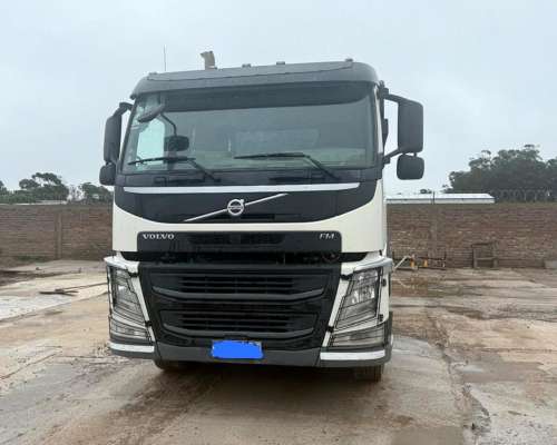 Volvo 330 año 2020 285.000km Batea Petinari 18mt Todo Vial
