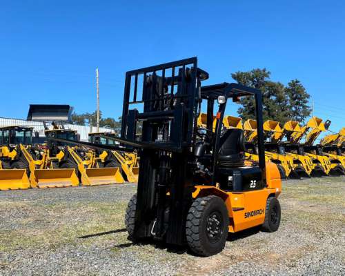 Autoelevador 2500kg / 2.5 Toneladas Sinomach CPCD25