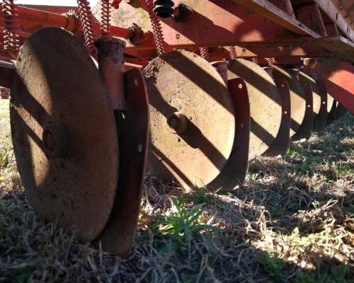 Sembradora Apache de Grano Fino de 27 Líneas a 17,5