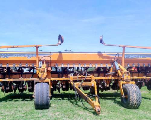 Sembradora Agrometal TX Mega de 13 a 52