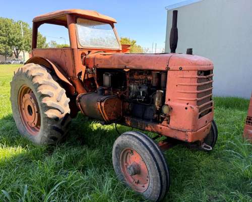 Tractor Fiat 60 con Cabina