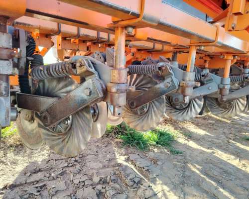 Sembradora de 16 Surcos a 52 cm Neumatica, Marca Agrrometal