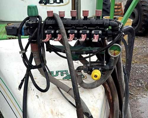 Pulverizador Metalfor Futur 4000, 27 Mts, Joystic, 2014