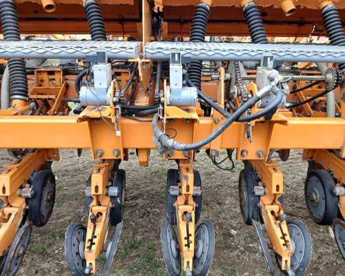 Sembradora Agrometal TX Mega 16 a 52cm Neumatica