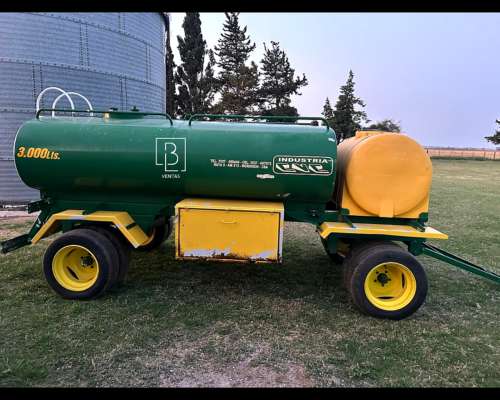 Cisterna CVC de 3000 Litros y 750 de Agua