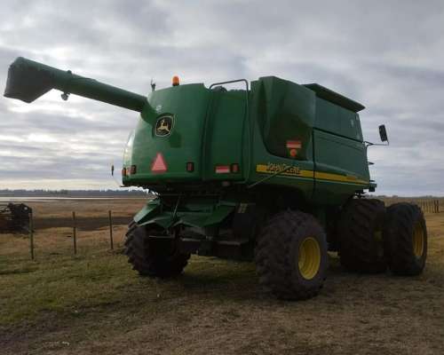 Cosechadora 9650 30 Pies año 2007.
