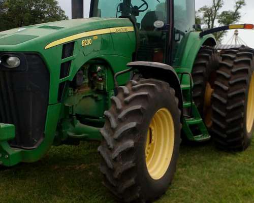 John Deere 8230. año 2006. Americano. M 16.000 HS. Piloto